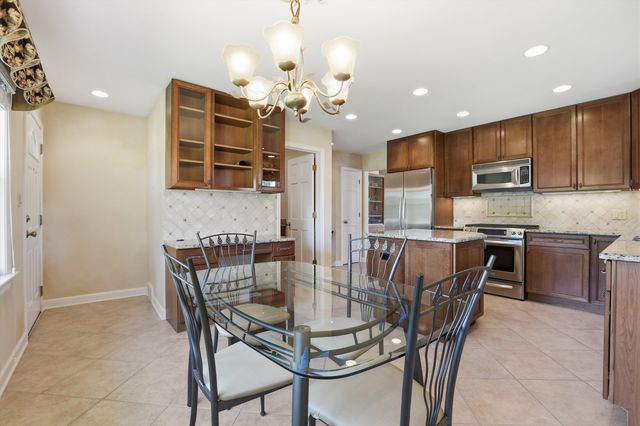 8238 W Balmoral Avenue, Chicago, IL 60656