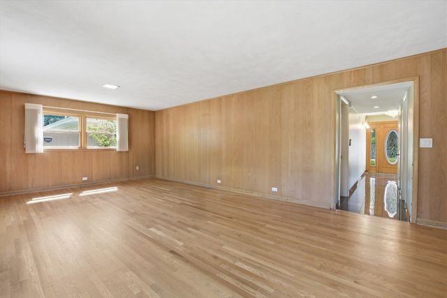 8238 W Balmoral Avenue, Chicago, IL 60656