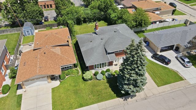 8238 W Balmoral Avenue, Chicago, IL 60656