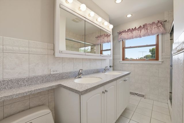 8238 W Balmoral Avenue, Chicago, IL 60656