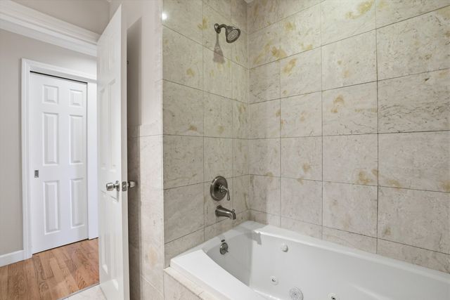 8238 W Balmoral Avenue, Chicago, IL 60656