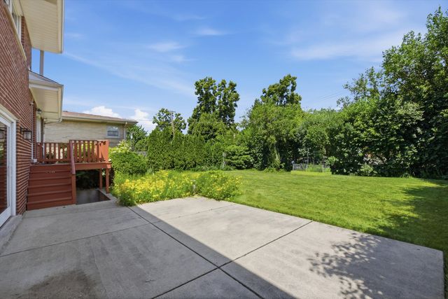 8238 W Balmoral Avenue, Chicago, IL 60656