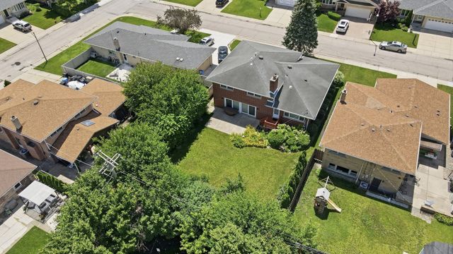 8238 W Balmoral Avenue, Chicago, IL 60656