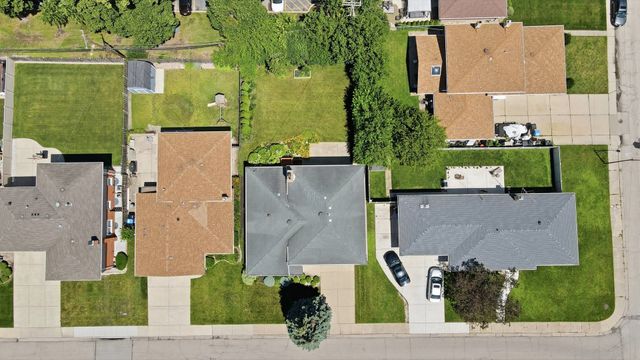 8238 W Balmoral Avenue, Chicago, IL 60656