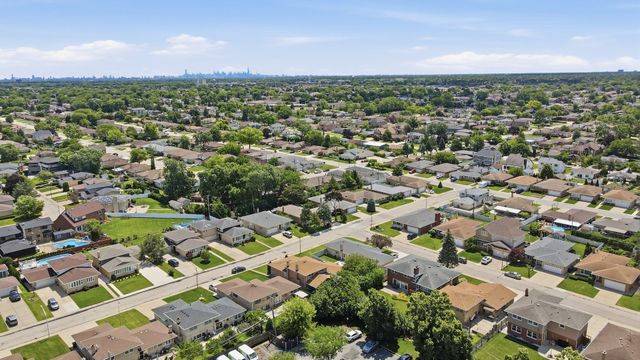 8238 W Balmoral Avenue, Chicago, IL 60656