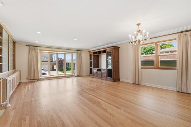 8238 W Balmoral Avenue, Chicago, IL 60656
