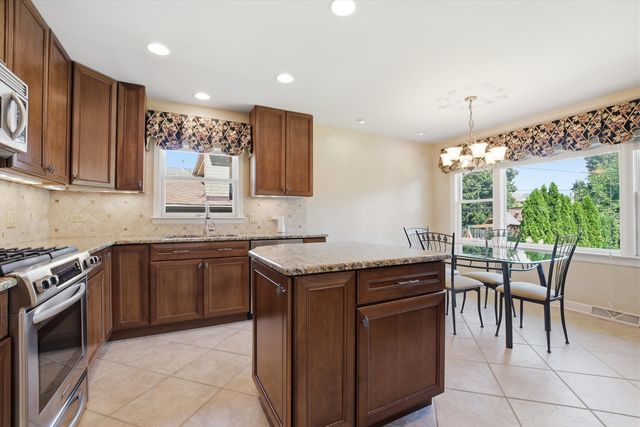 8238 W Balmoral Avenue, Chicago, IL 60656