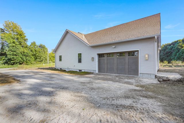 153 S Quaker Lane, Hyde Park, NY 12538