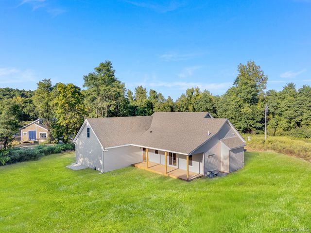 153 S Quaker Lane, Hyde Park, NY 12538
