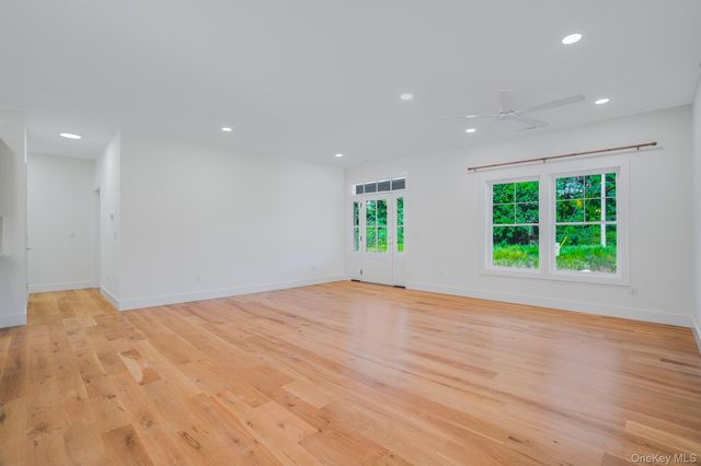 153 S Quaker Lane, Hyde Park, NY 12538