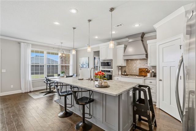 2407 SW 18th Street, Bentonville, AR 72713