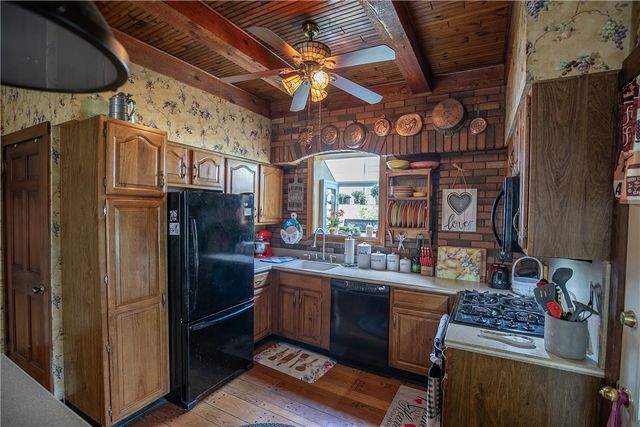 156 Taylor Ave, Beaver, PA 15009