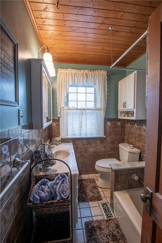 156 Taylor Ave, Beaver, PA 15009