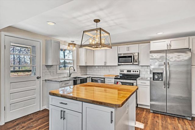 1088 Piney Grove School Road, Moneta, VA 24121