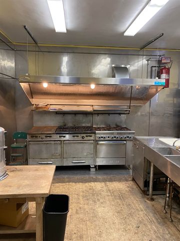 196 Main Street, Brattleboro, VT 05301