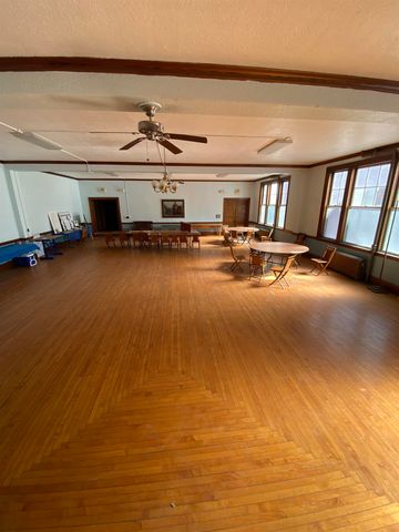 196 Main Street, Brattleboro, VT 05301
