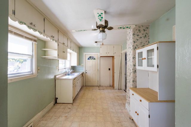 2325 W Kimberly AVENUE, Milwaukee, WI 53221