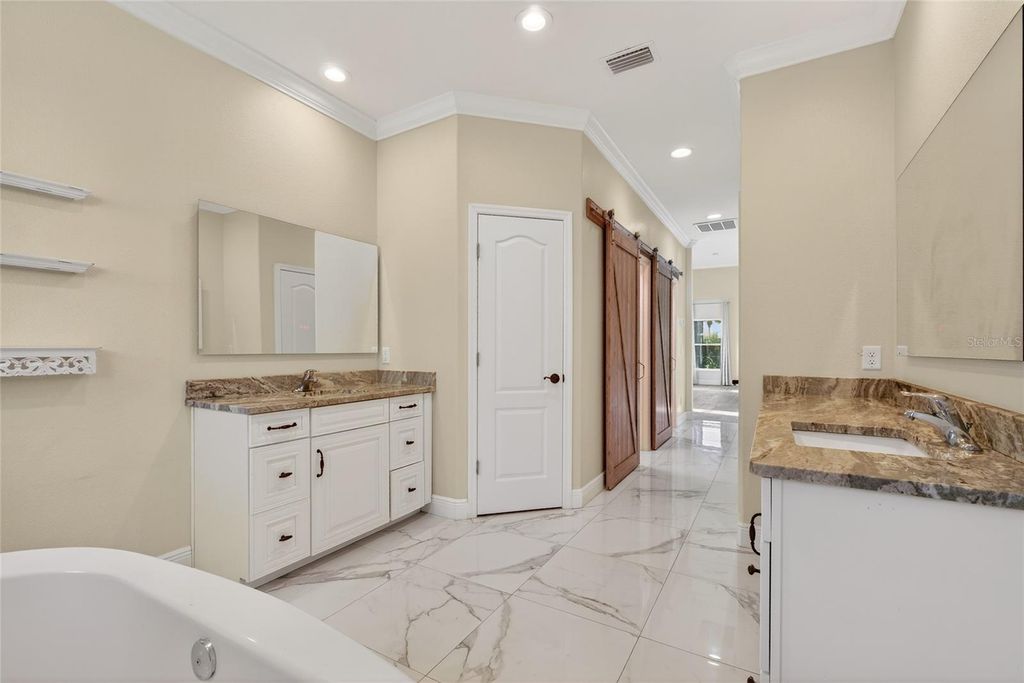 Image 36 of property listing at 2776 KISSIMMEE BAY CIRCLE, Kissimmee, FL 34744