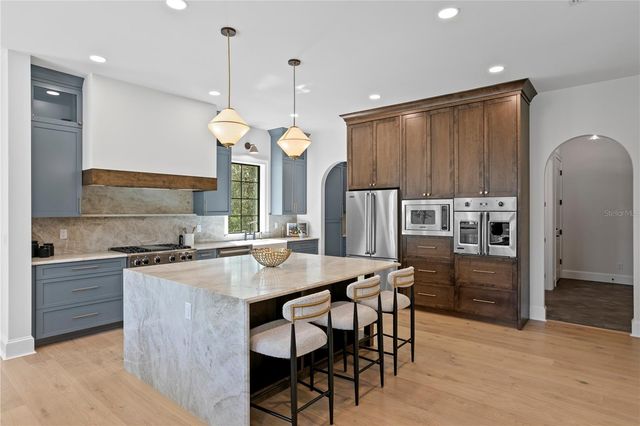 4633 W LOWELL AVENUE, Tampa, FL 33629