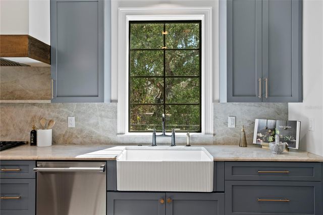 4633 W LOWELL AVENUE, Tampa, FL 33629