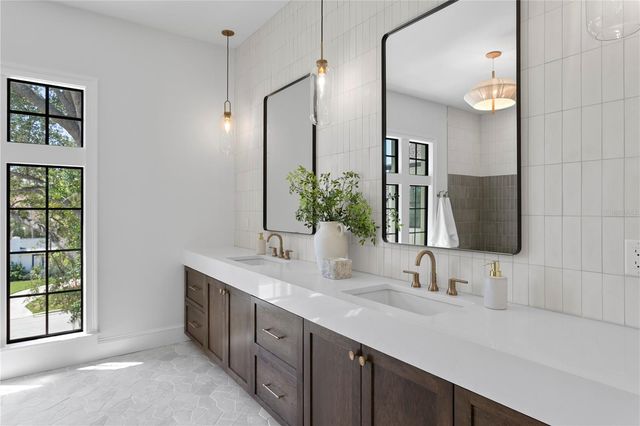 4633 W LOWELL AVENUE, Tampa, FL 33629