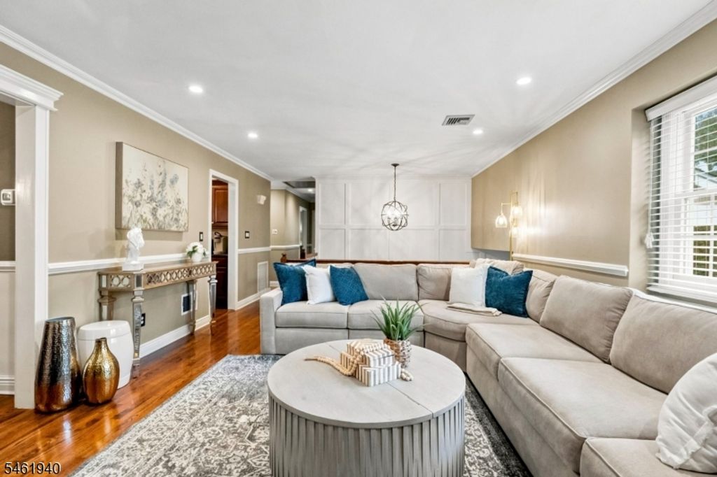 61 Geoffrey Way, Wayne Twp., NJ 07470 — photo 5