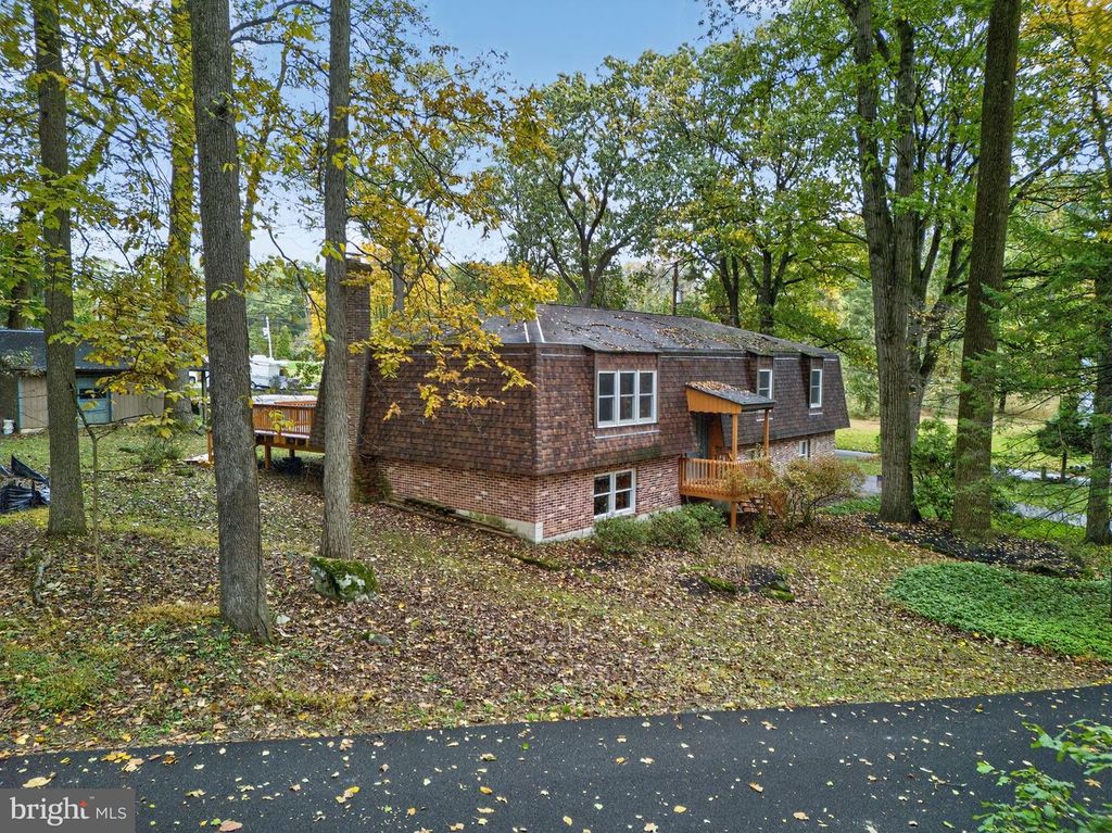 340 CHESTNUT HILL RD, Emmaus, PA 18049