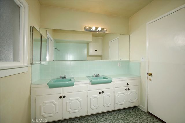 9213 Monogram Avenue, North Hills, CA 91343