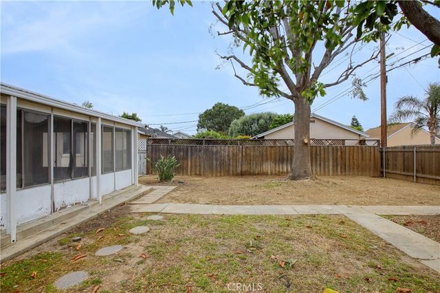 9213 Monogram Avenue, North Hills, CA 91343