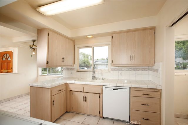 9213 Monogram Avenue, North Hills, CA 91343