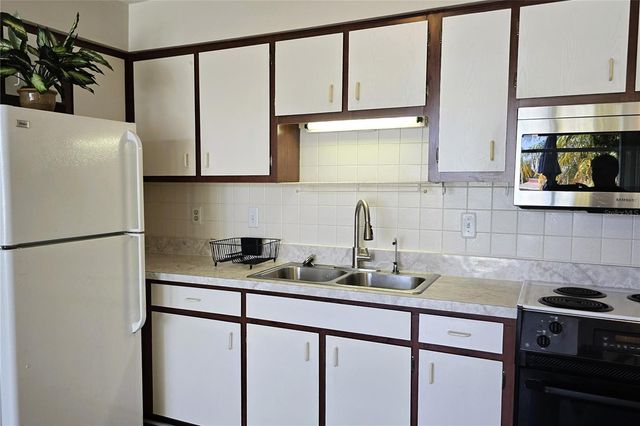 4354 TAHITIAN GARDENS CIRCLE F, Holiday, FL 34691