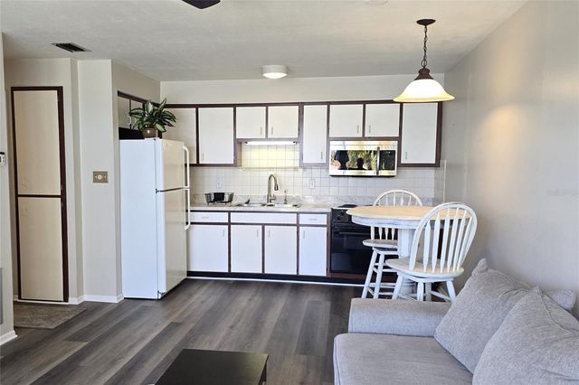 4354 TAHITIAN GARDENS CIRCLE F, Holiday, FL 34691