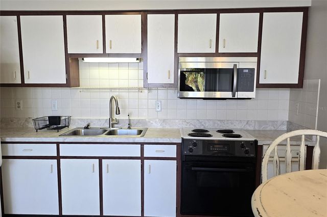 4354 TAHITIAN GARDENS CIRCLE F, Holiday, FL 34691