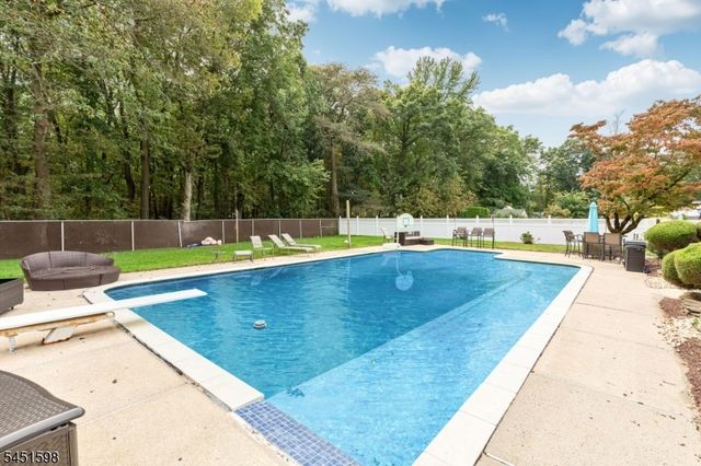 18 E Francis Ave, Marlboro Twp., NJ 07751