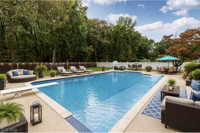 18 E Francis Ave, Marlboro Twp., NJ 07751