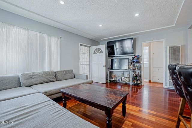 1849 Cylde Avenue, Los Angeles, CA 90019