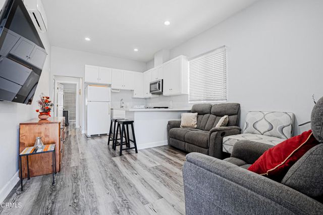 1849 Cylde Avenue, Los Angeles, CA 90019