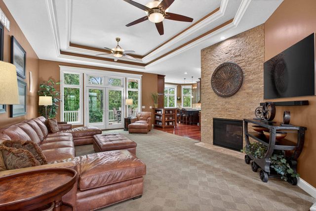 4580 Tanglewood Road, Bettendorf, IA 52722