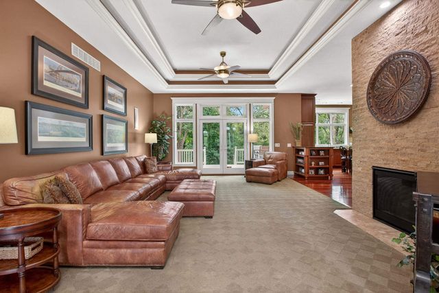4580 Tanglewood Road, Bettendorf, IA 52722