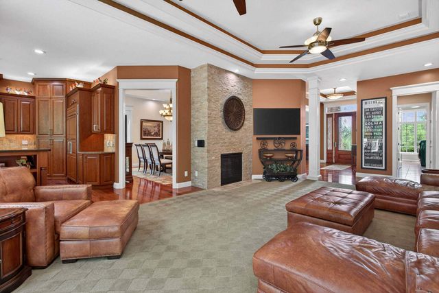 4580 Tanglewood Road, Bettendorf, IA 52722