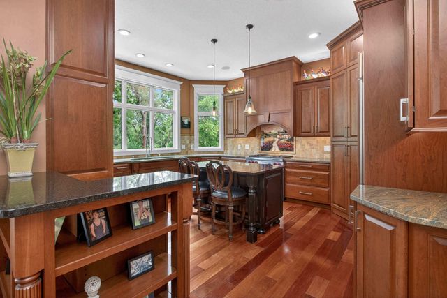 4580 Tanglewood Road, Bettendorf, IA 52722