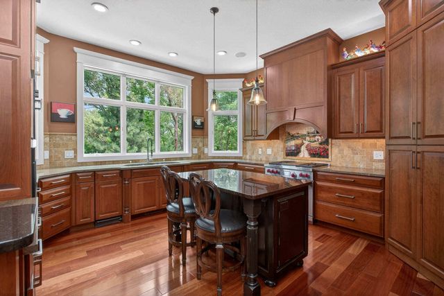 4580 Tanglewood Road, Bettendorf, IA 52722