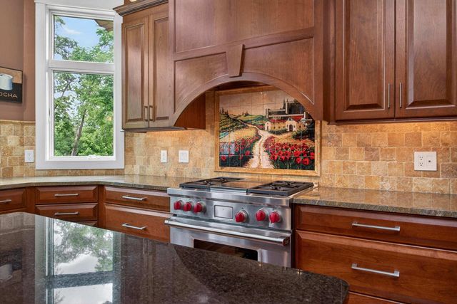 4580 Tanglewood Road, Bettendorf, IA 52722