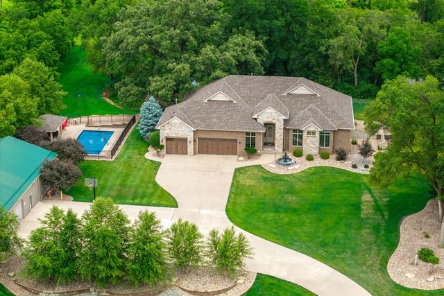 4580 Tanglewood Road, Bettendorf, IA 52722