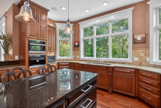 4580 Tanglewood Road, Bettendorf, IA 52722