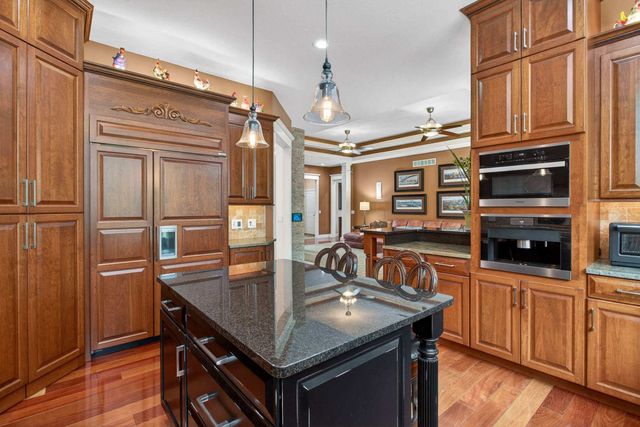 4580 Tanglewood Road, Bettendorf, IA 52722