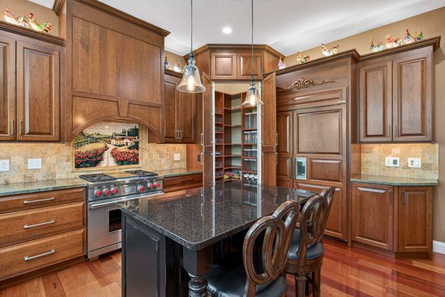 4580 Tanglewood Road, Bettendorf, IA 52722