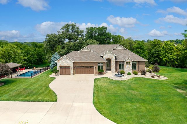 4580 Tanglewood Road, Bettendorf, IA 52722