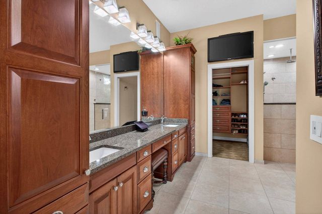 4580 Tanglewood Road, Bettendorf, IA 52722