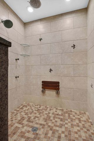 4580 Tanglewood Road, Bettendorf, IA 52722